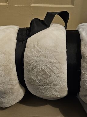 NORTHEAST OUTFITTERS 50"x60"COZY SHERPA BLANKET - Cream